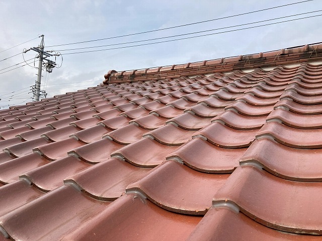 岐阜市｜飛び込み営業からの指摘、瓦屋根の点検！釉薬瓦のズレや釘の浮き等を確認